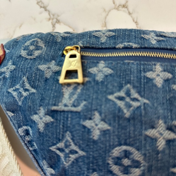 EEEEKKK!!  Louis Vuitton High Rise Bum Bag 100% Auth!!!! Receipts - Picture 7 of 13